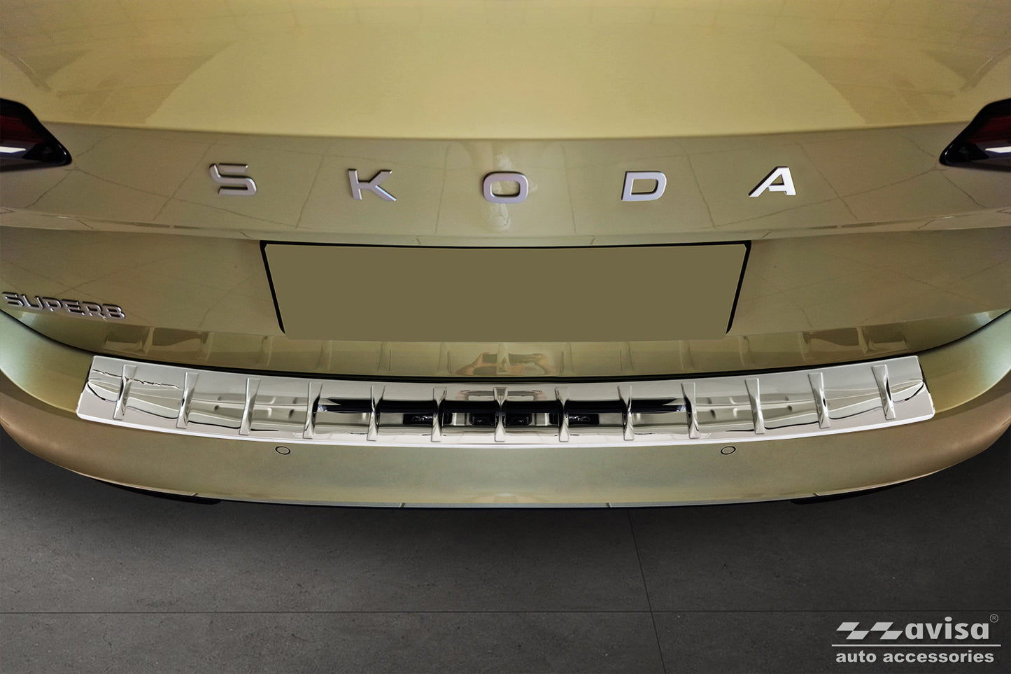 protector de parachoques trasero SKODA SUPERB COMBI plata espejo