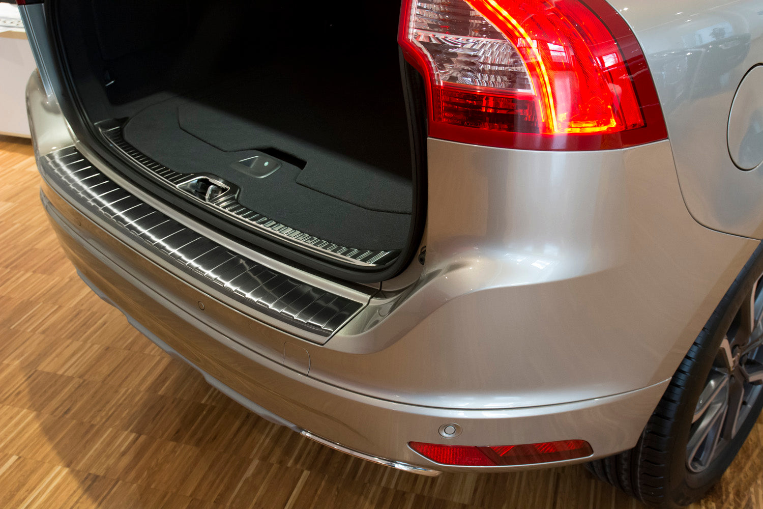 protector de parachoques trasero VOLVO XC60 negro 2013-17