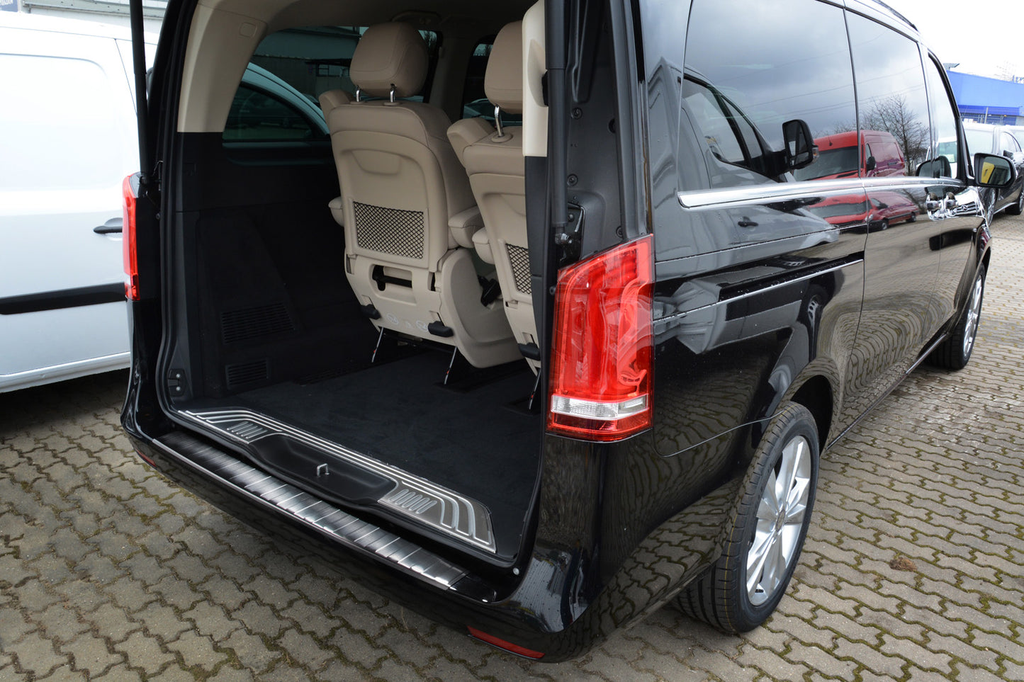 protector de parachoques trasero MERCEDES CLASE V W447 negro 2024+
