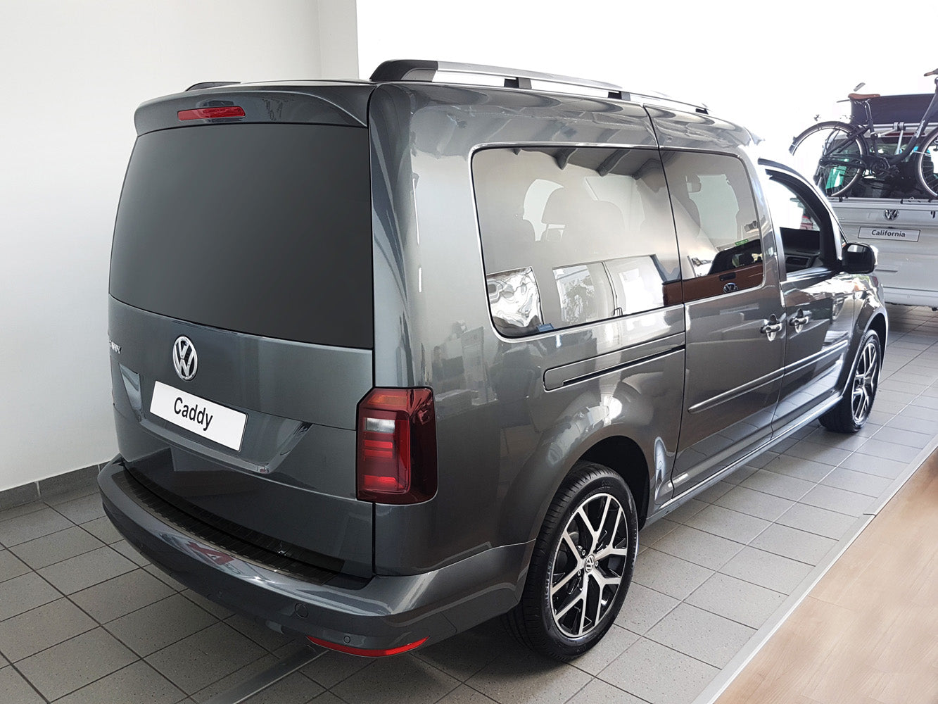 protector de parachoques trasero VW CADDY negro