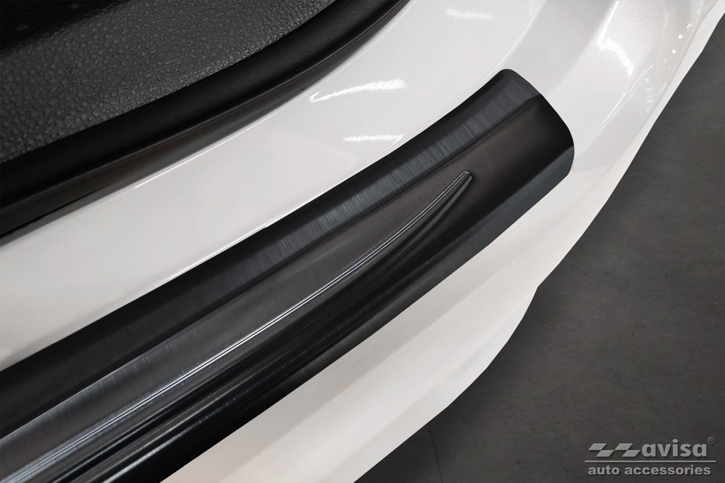 protector de parachoques trasero Toyota COROLLA GR negro 2019+