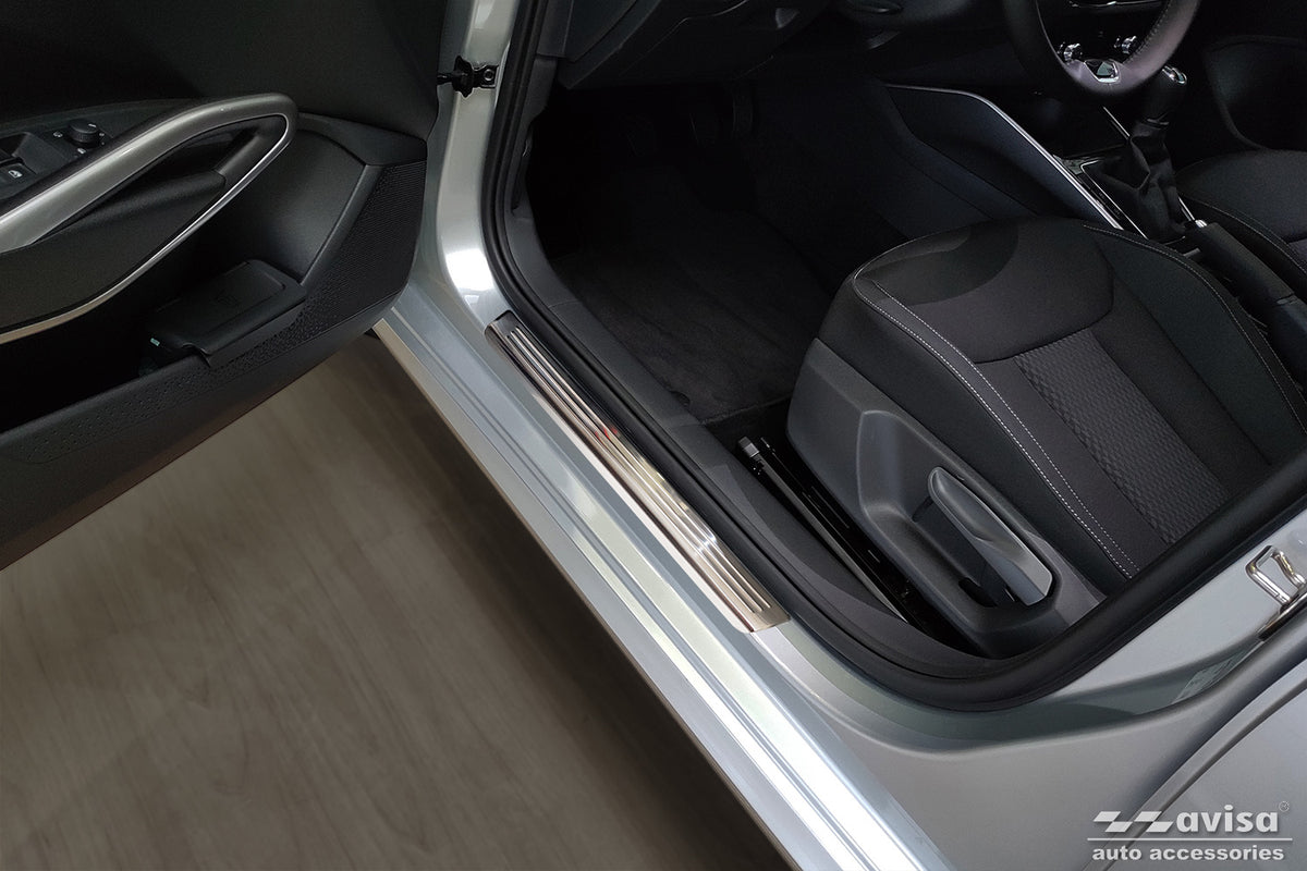 Protector umbral de puertas en relieve SKODA FABIA Hatchback plata satinado