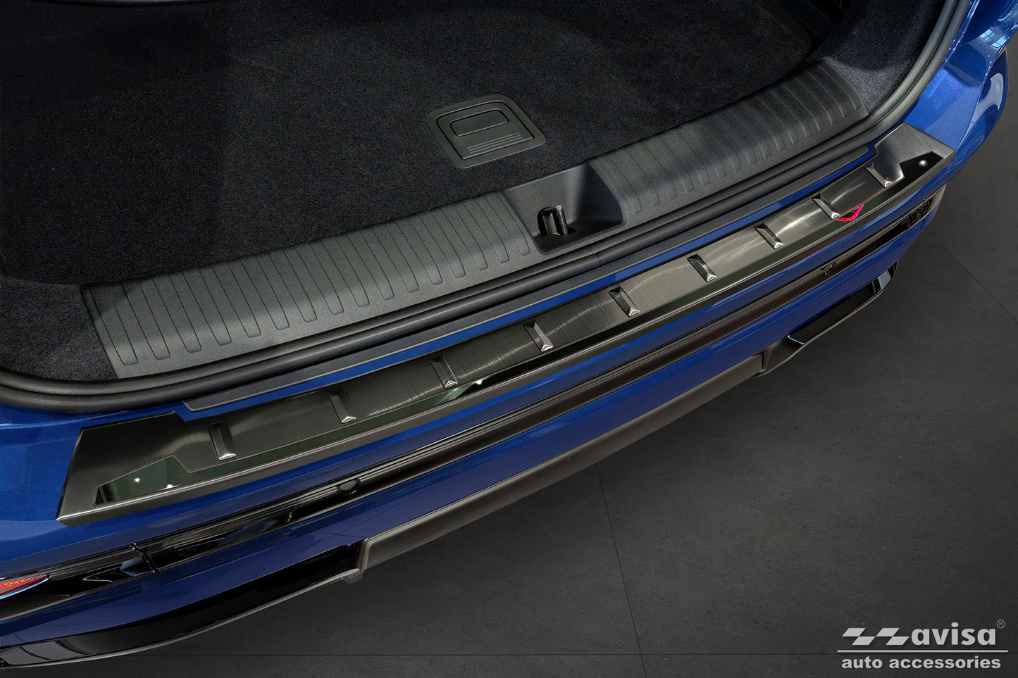 protector de parachoques trasero AUDI Q6 e-tron negro / negro espejo