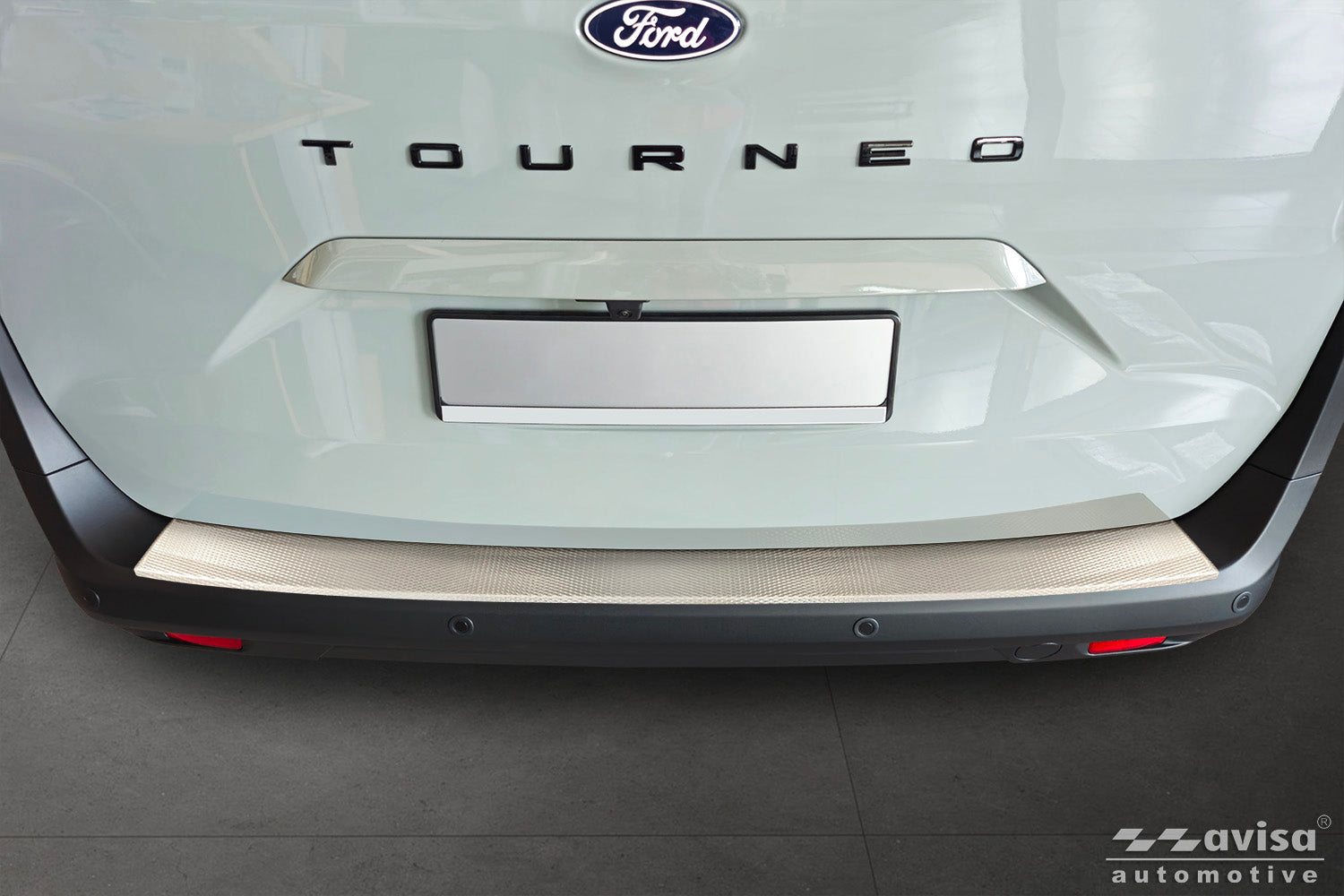 protector de parachoques trasero FORD TOURNEO COURER plata satinado 2023+