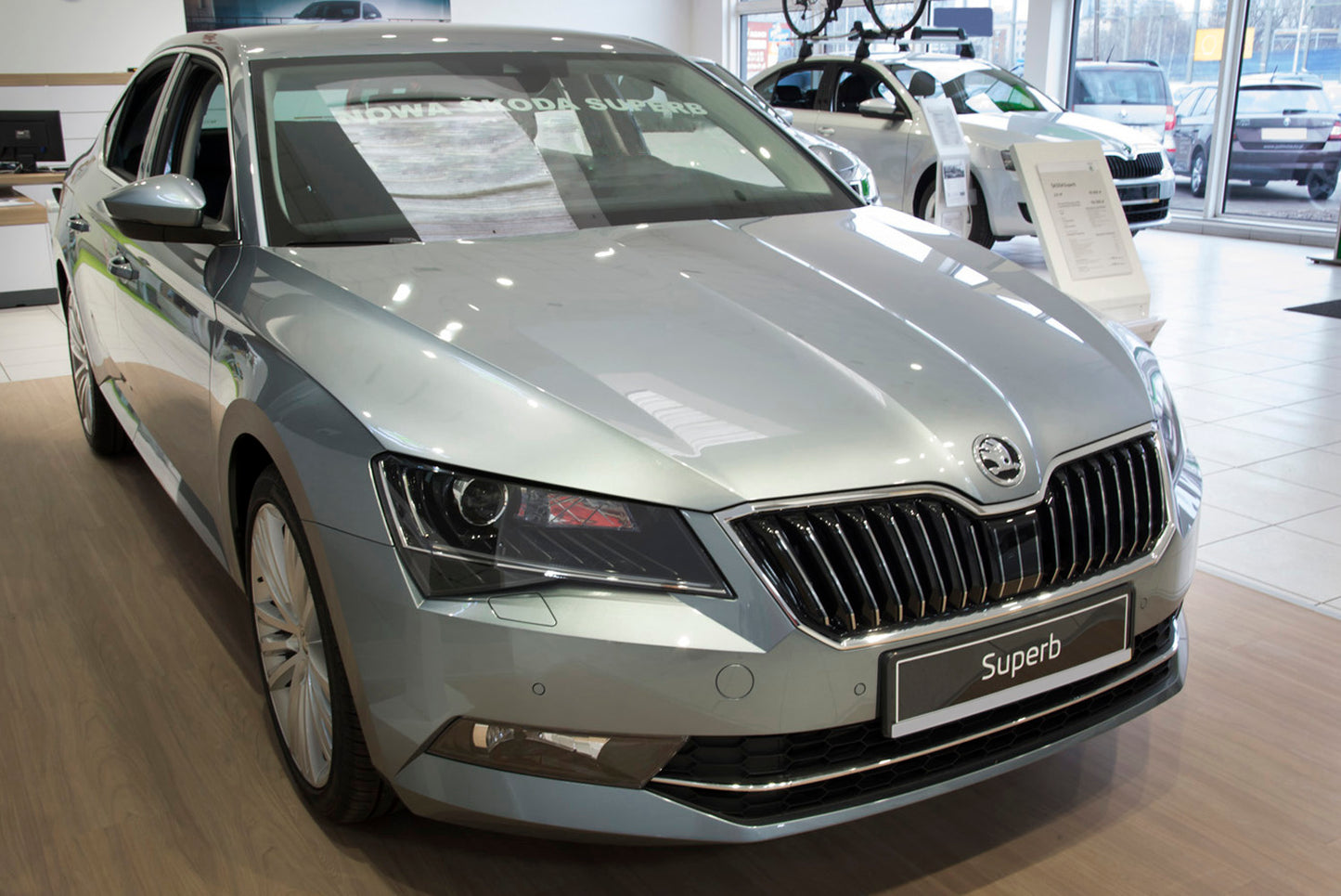 protector de parachoques trasero SKODA SUPERB negro