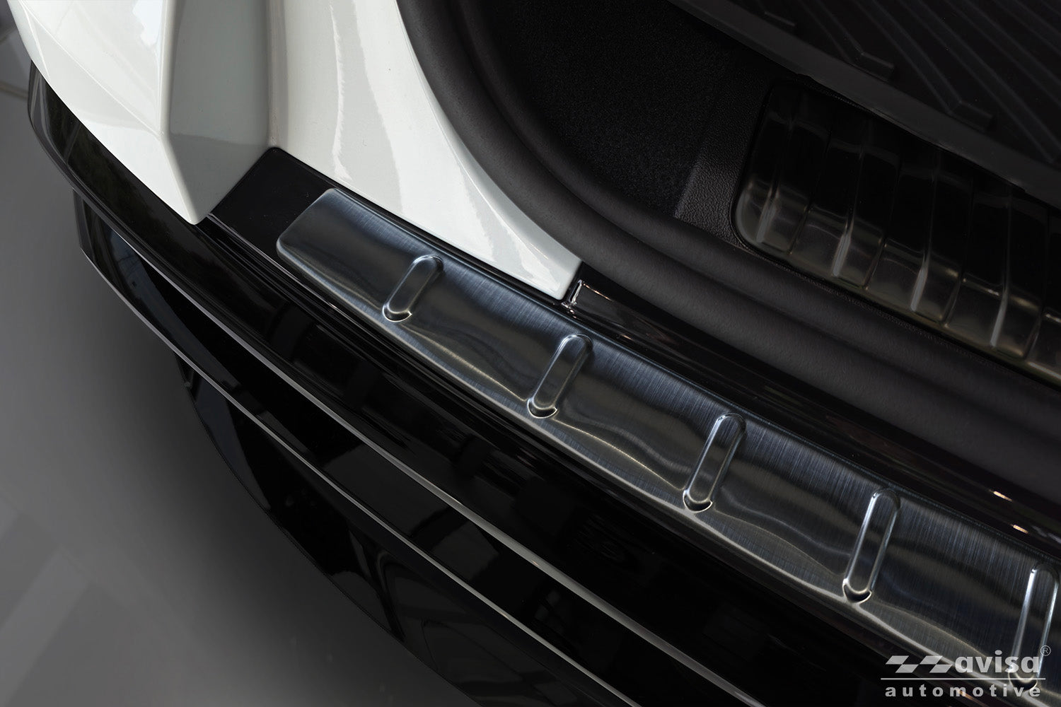 protector de parachoques trasero AUDI Q5 negro 2024+
