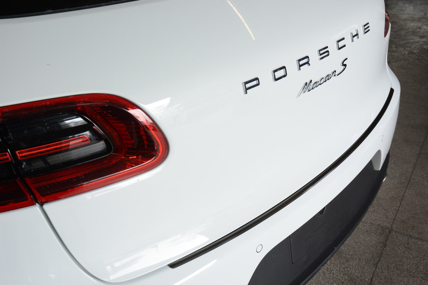protector de parachoques trasero PORSCHE MACAN negro