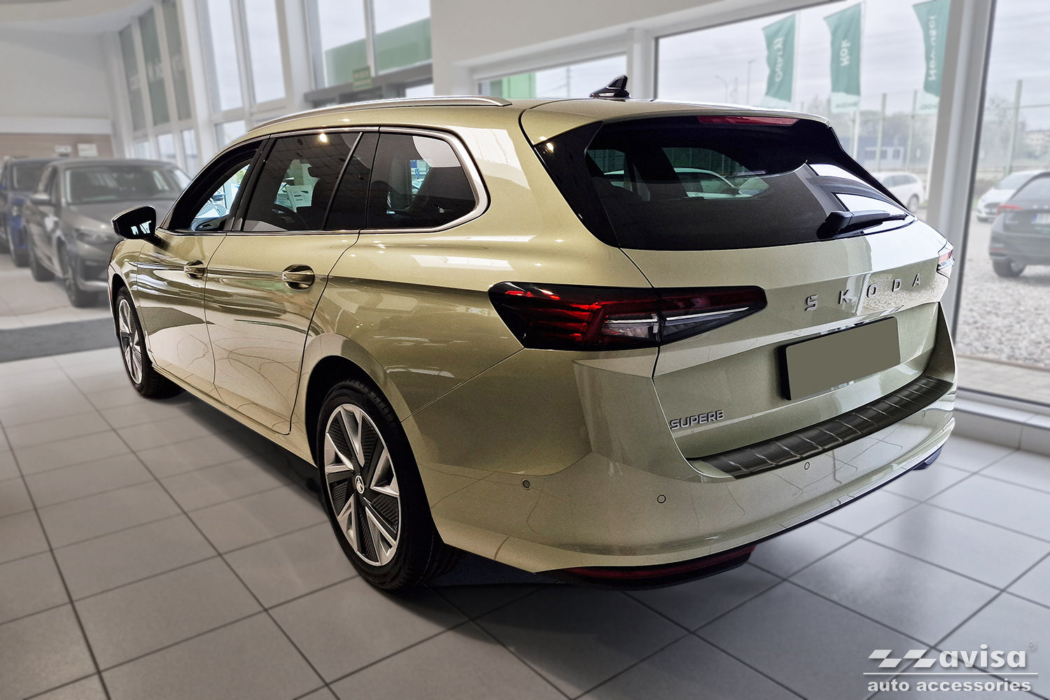 protector de parachoques trasero SKODA SUPERB COMBI negro 2024+