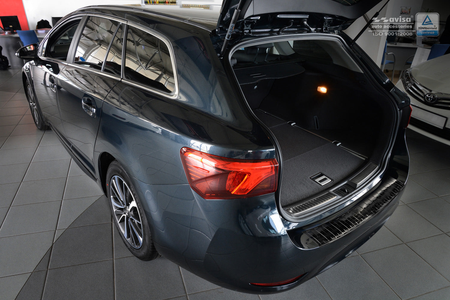 protector de parachoques trasero TOYOTA AVENSIS combi negro 2015+