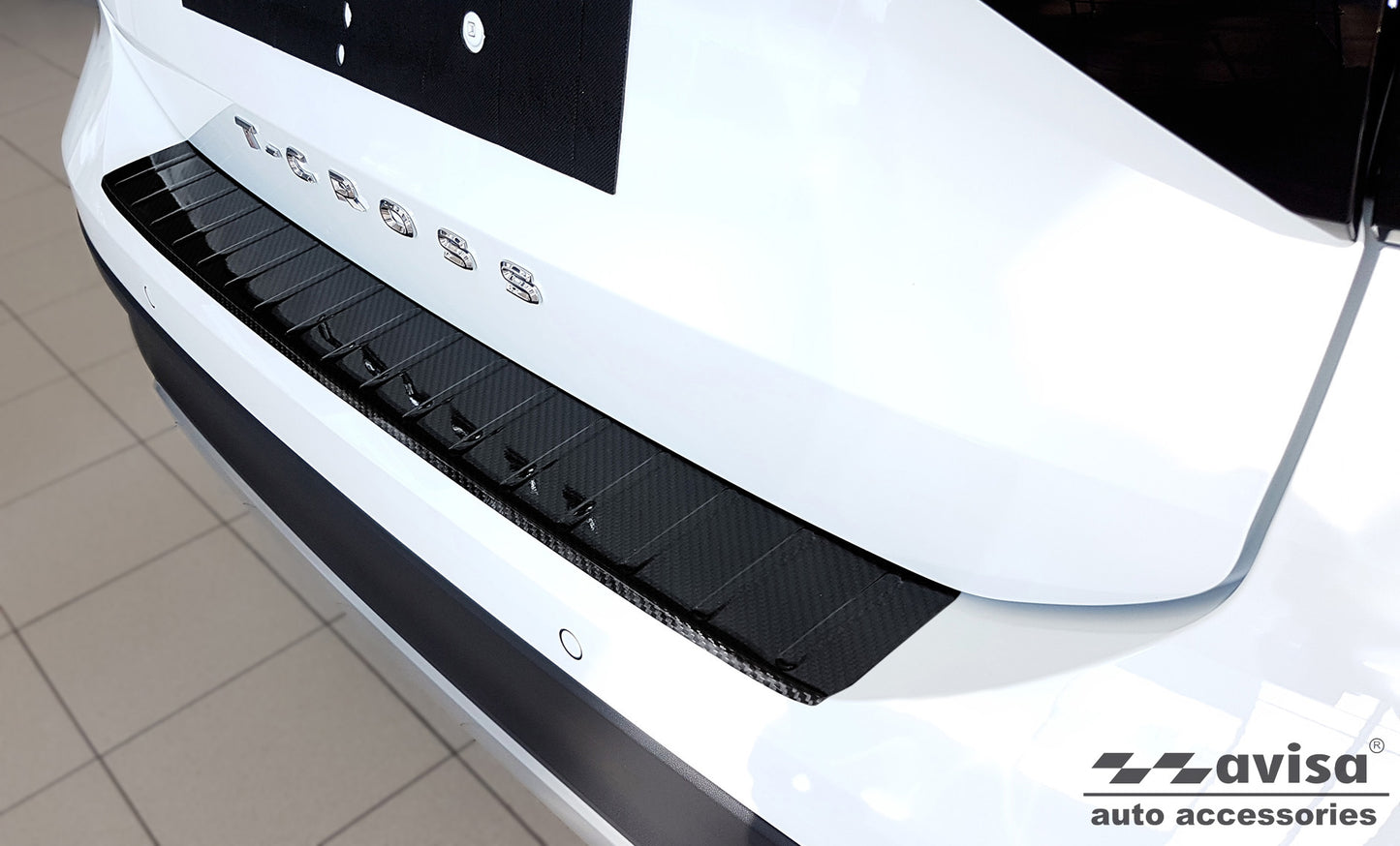 protector de parachoques trasero VW T-Cross negro fibra de carbono