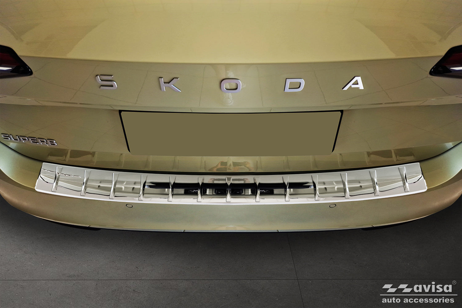 protector de parachoques trasero SKODA SUPERB COMBI plata espejo