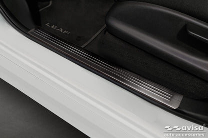 Protector umbral de puertas en relieve NISSAN LEAF negro