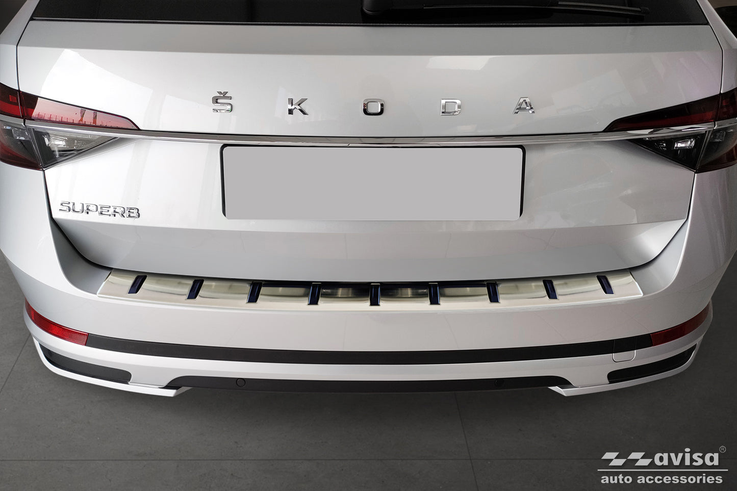 protector de parachoques trasero SKODA SUPERB combi plata satinado