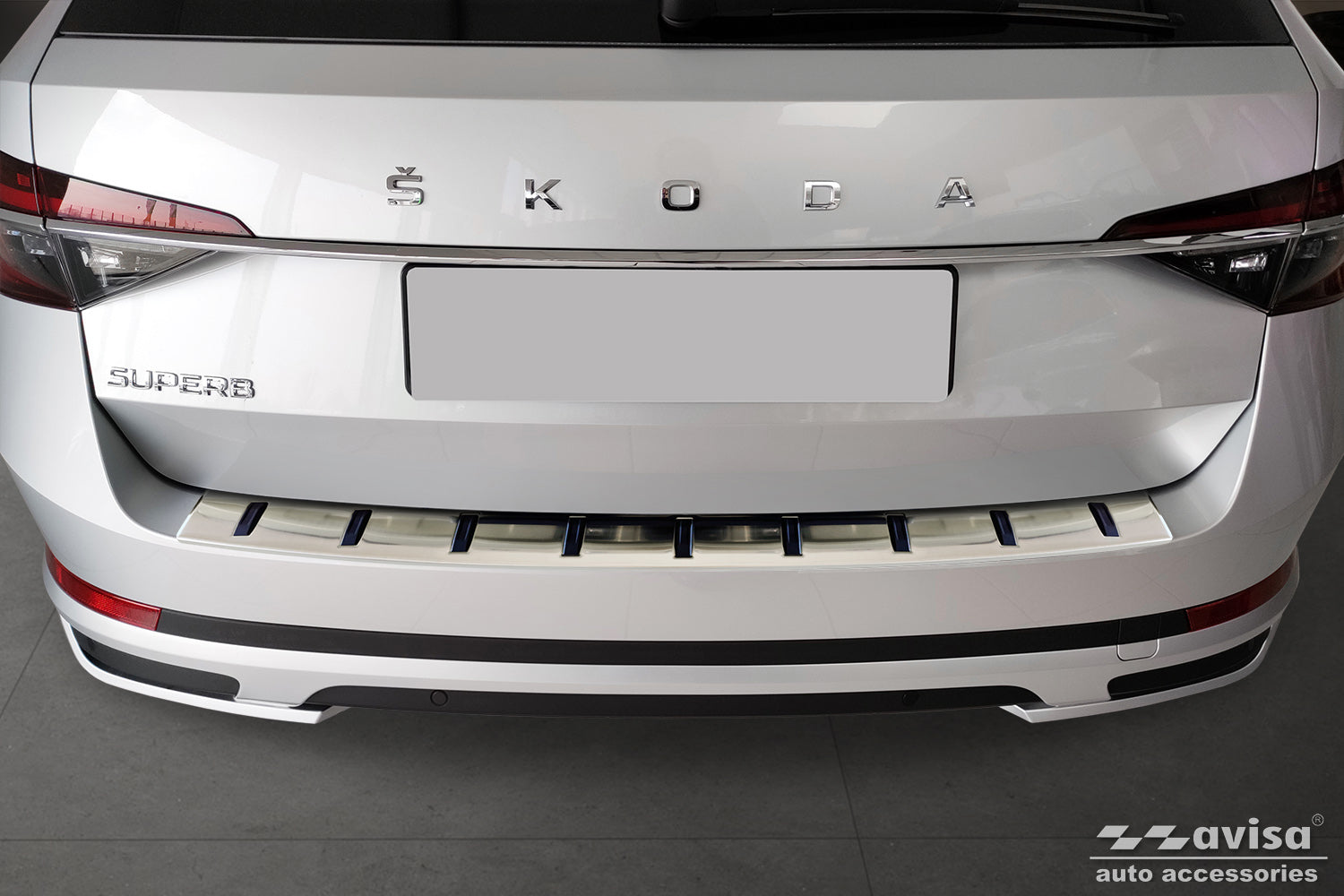 protector de parachoques trasero SKODA SUPERB combi plata satinado