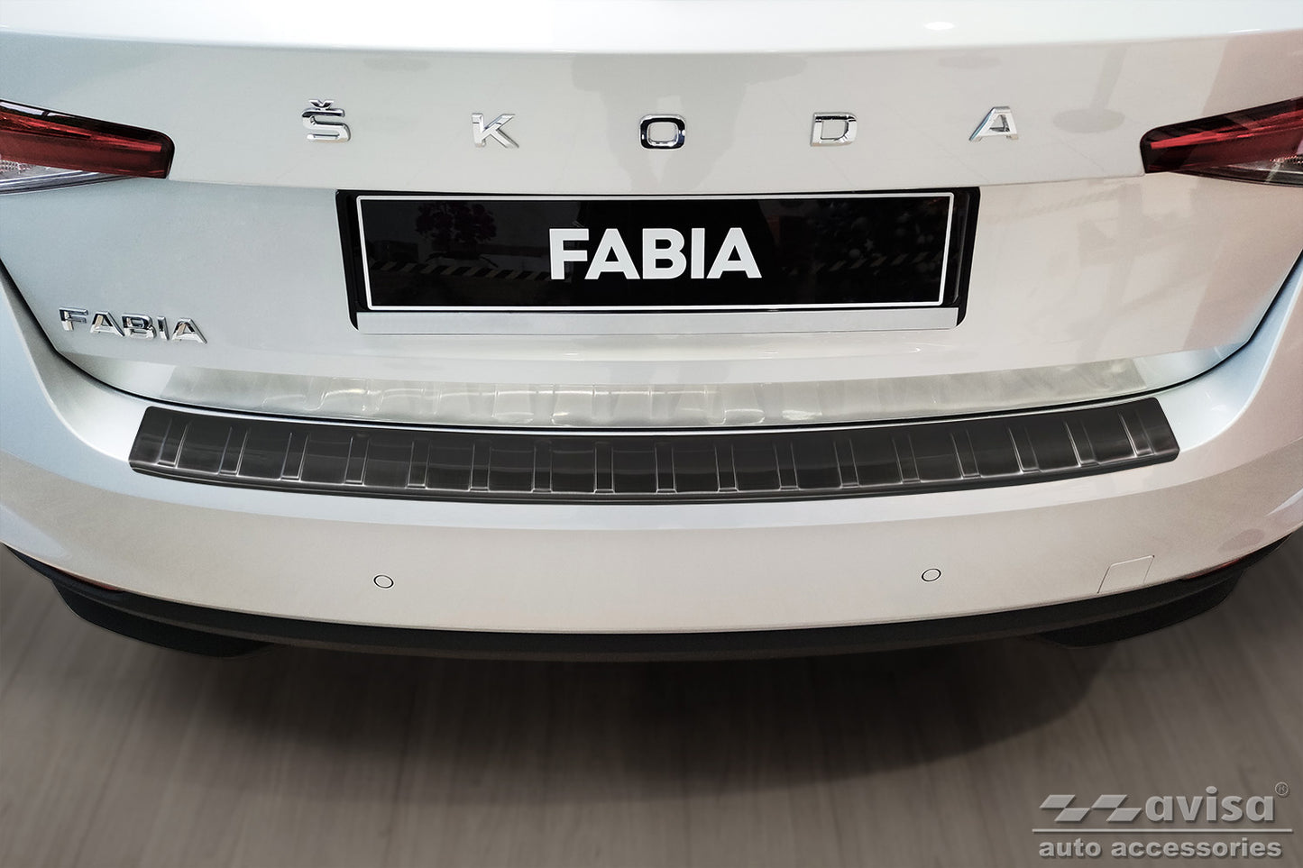 protector de parachoques trasero SKODA FABIA Hatchback negro