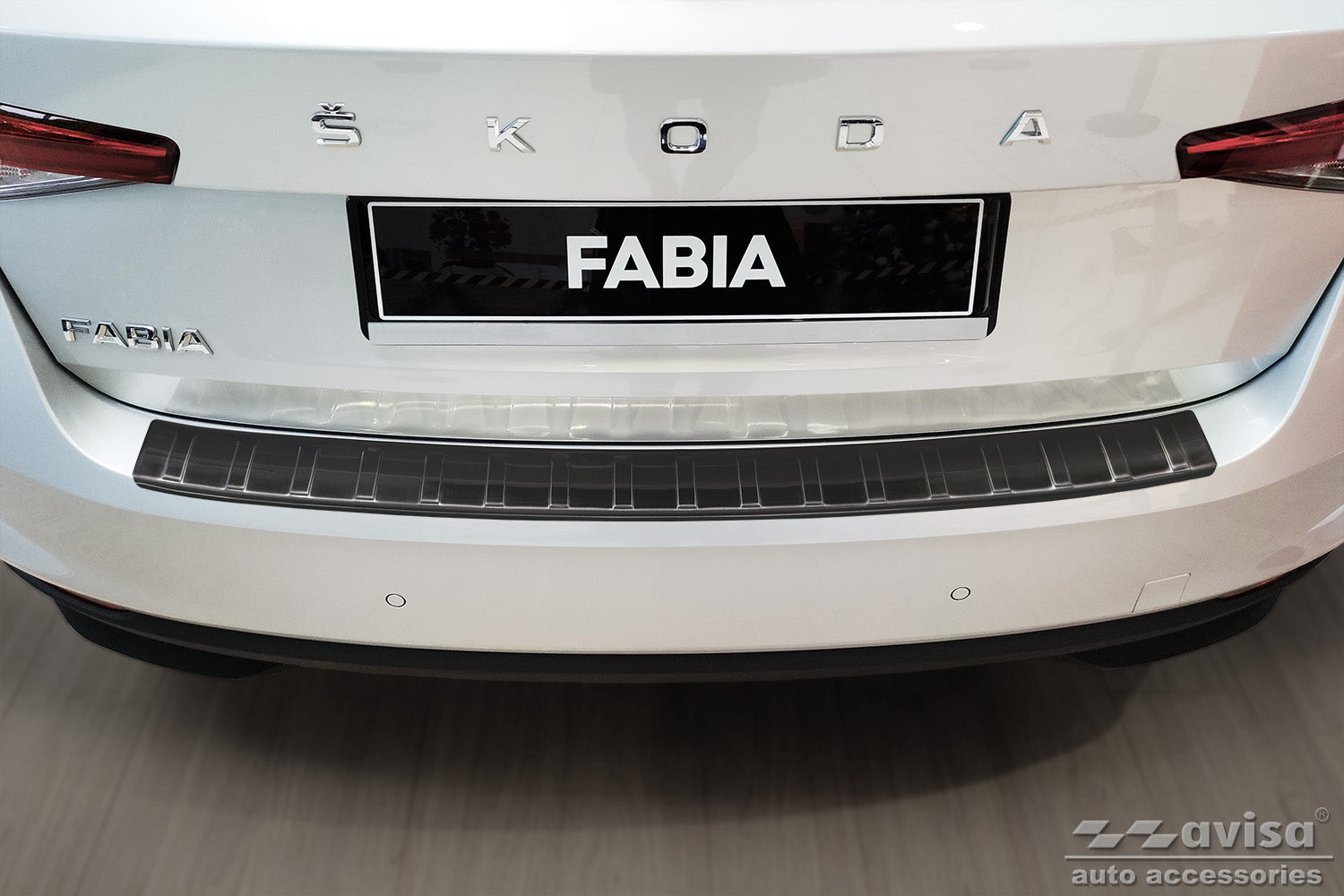 protector de parachoques trasero SKODA FABIA Hatchback negro