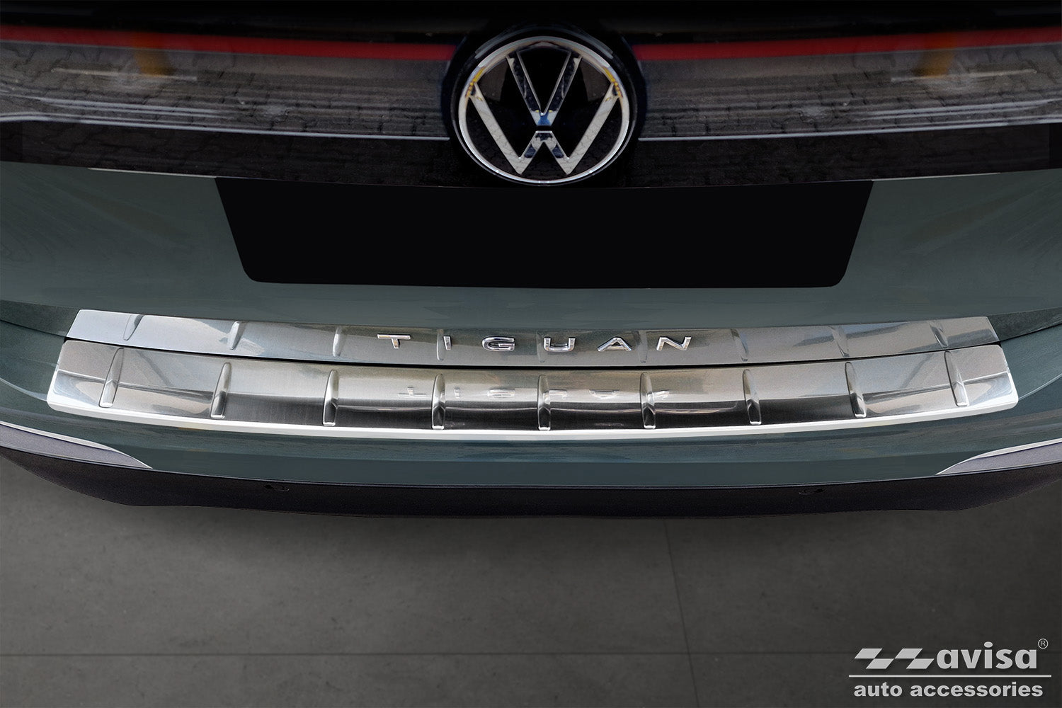 protector de parachoques trasero VW TIGUAN plata satinado 2024+