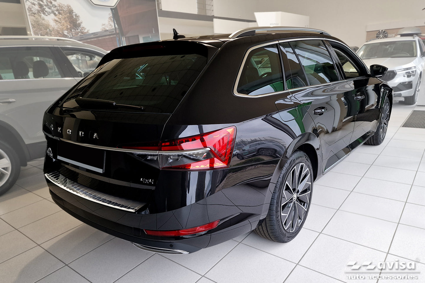 protector de parachoques trasero SKODA SUPERB combi plata espejo 2019-24