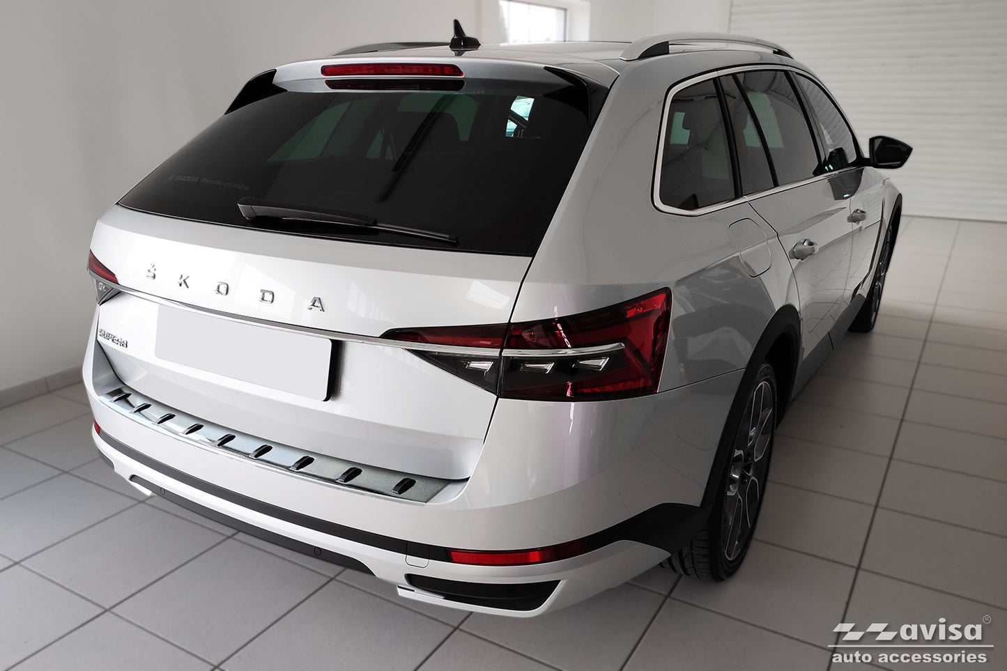 protector de parachoques trasero SKODA SUPERB combi plata satinado