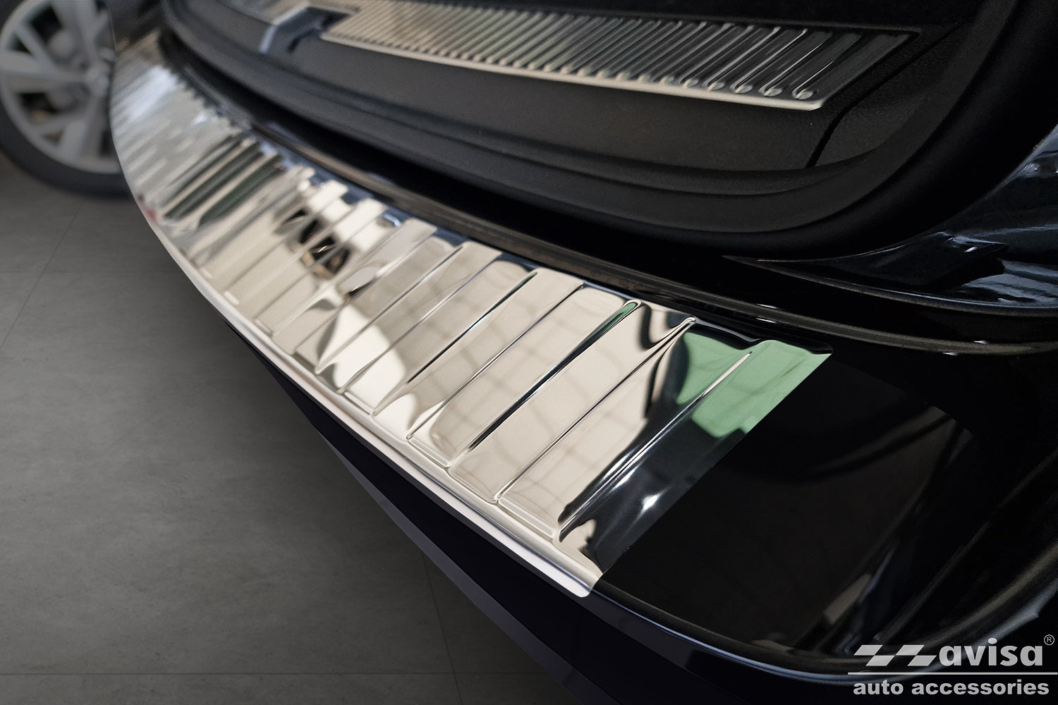 protector de parachoques trasero SKODA SUPERB combi plata espejo 2019-24