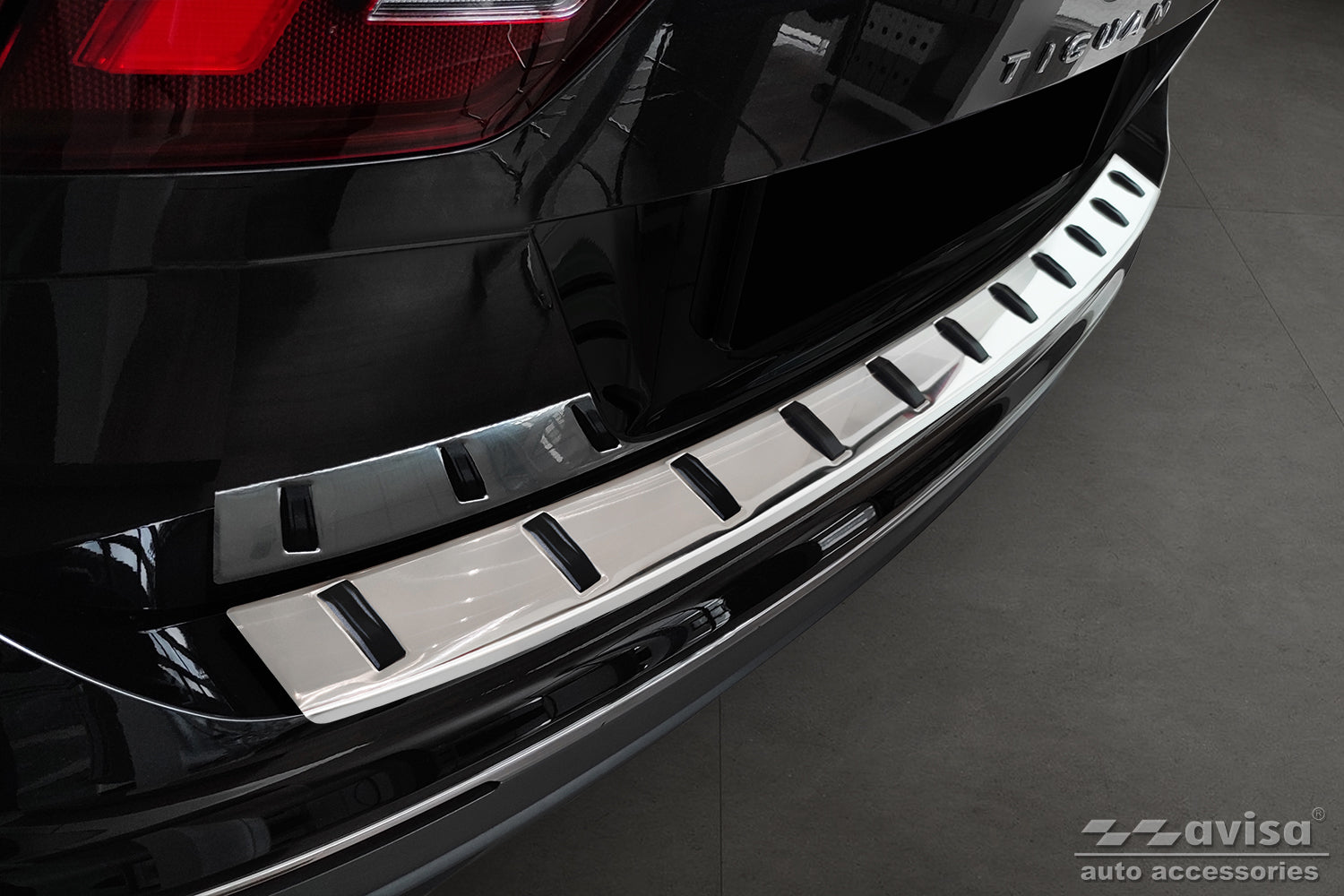 protector de parachoques trasero VW TIGUAN ALLSPACE plata