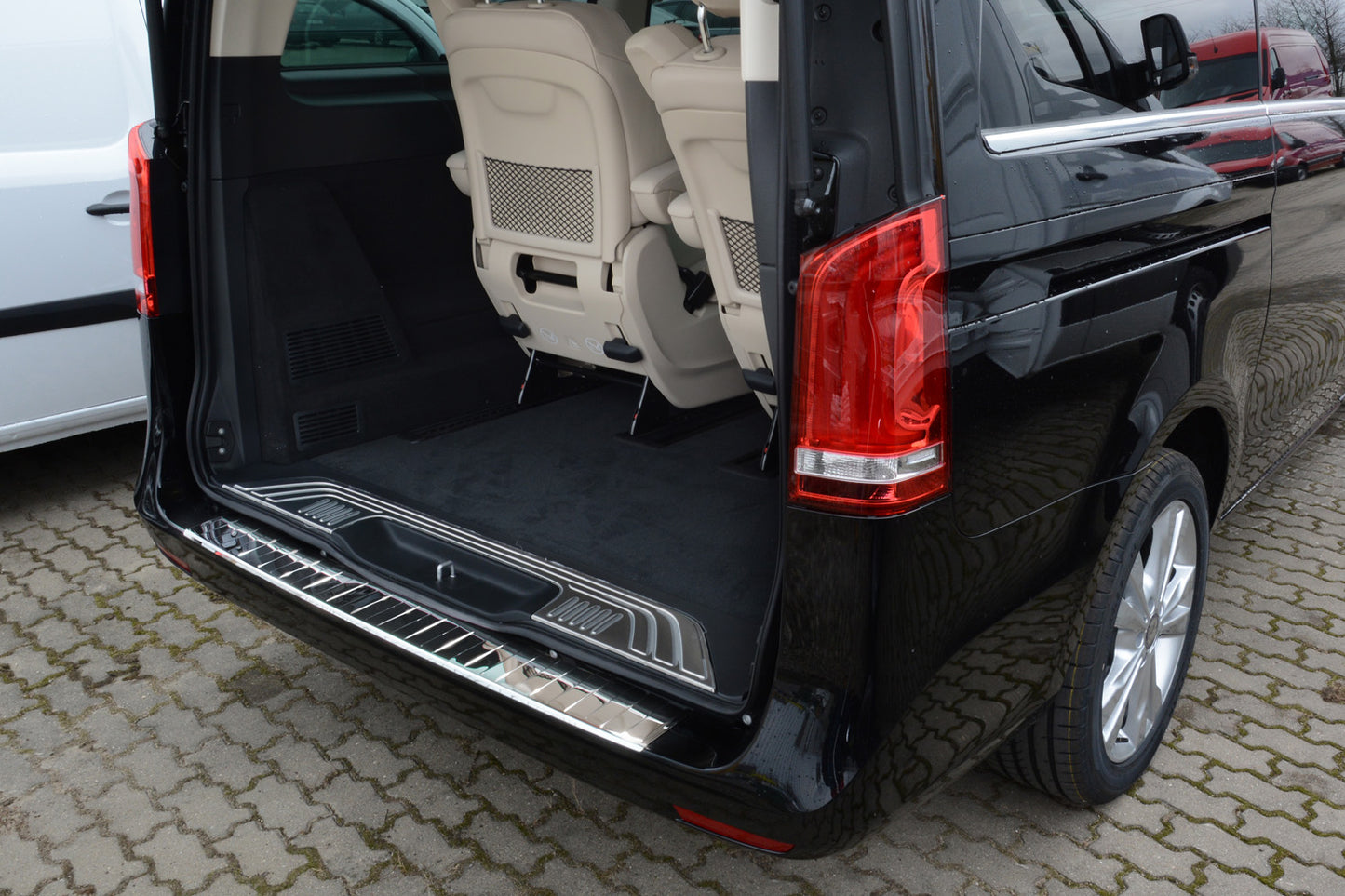 protector de parachoques trasero MERCEDES CLASE V W447 plata espejo 2014-2024+