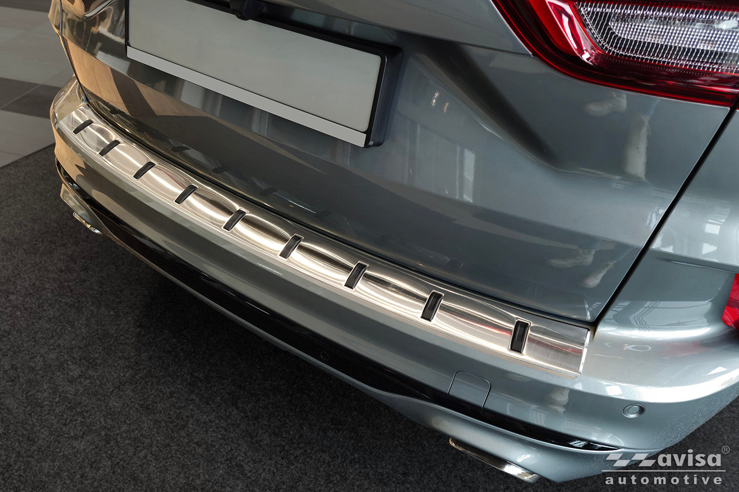 protector de parachoques trasero FORD KUGA ST-Line plata satinado